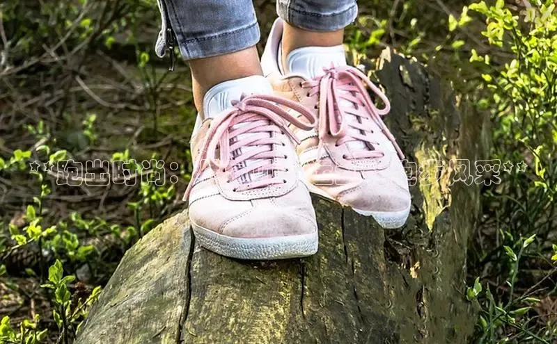 Bsports手机版同程**跑出时尚：尽显帅气运动鞋跑步风采**