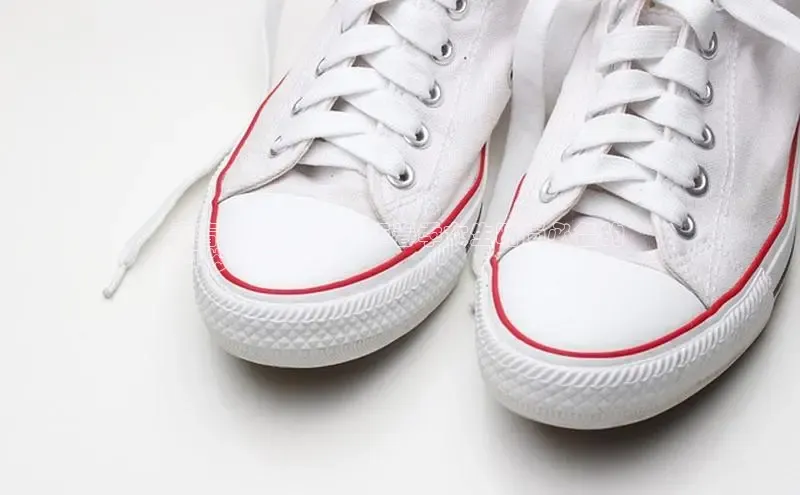 b体育(中国)官方网站百家号青春洋溢！2024 年春季女生时尚必备的 
24 岁以下鞋履