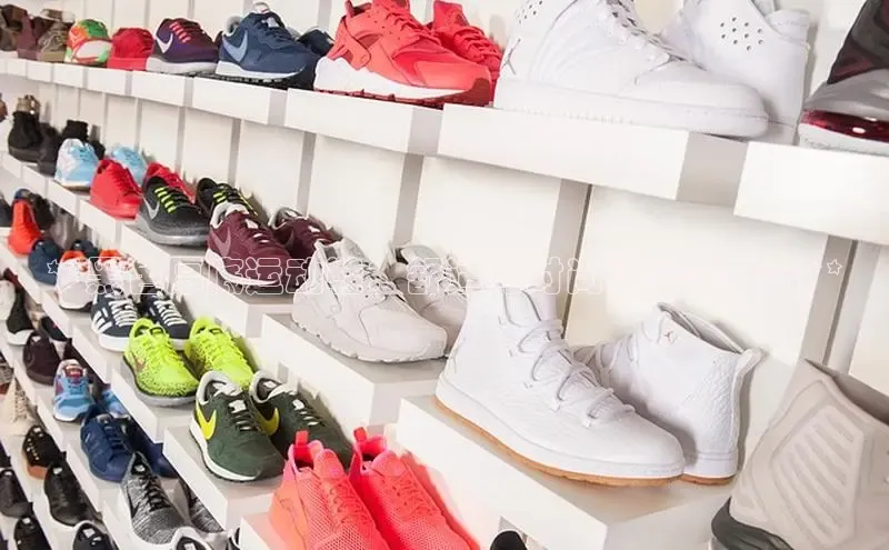 bsports网页版百度游戏**黑色厚底运动鞋：舒适与时尚的完美结合**