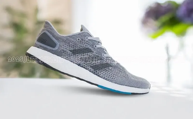 2025儿童时尚加绒平底运动鞋：开启潮流与舒适的双重体验